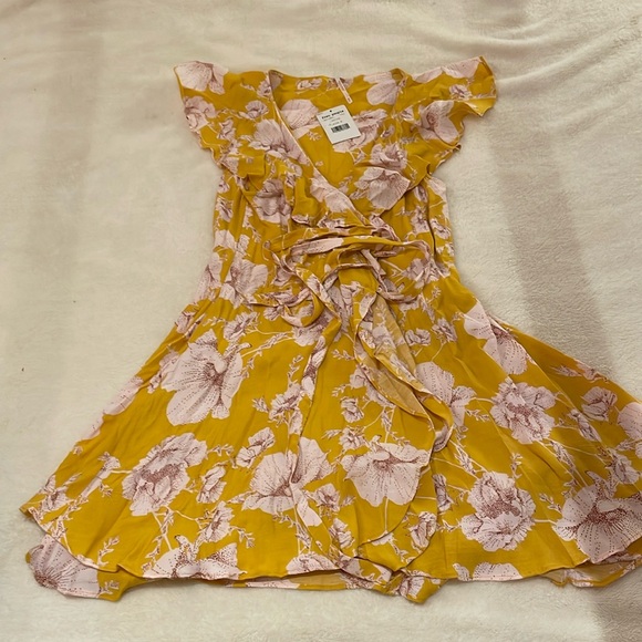 Free People beautiful yellow flower pattern dress, size M, tag still on - Picture 1 of 9
